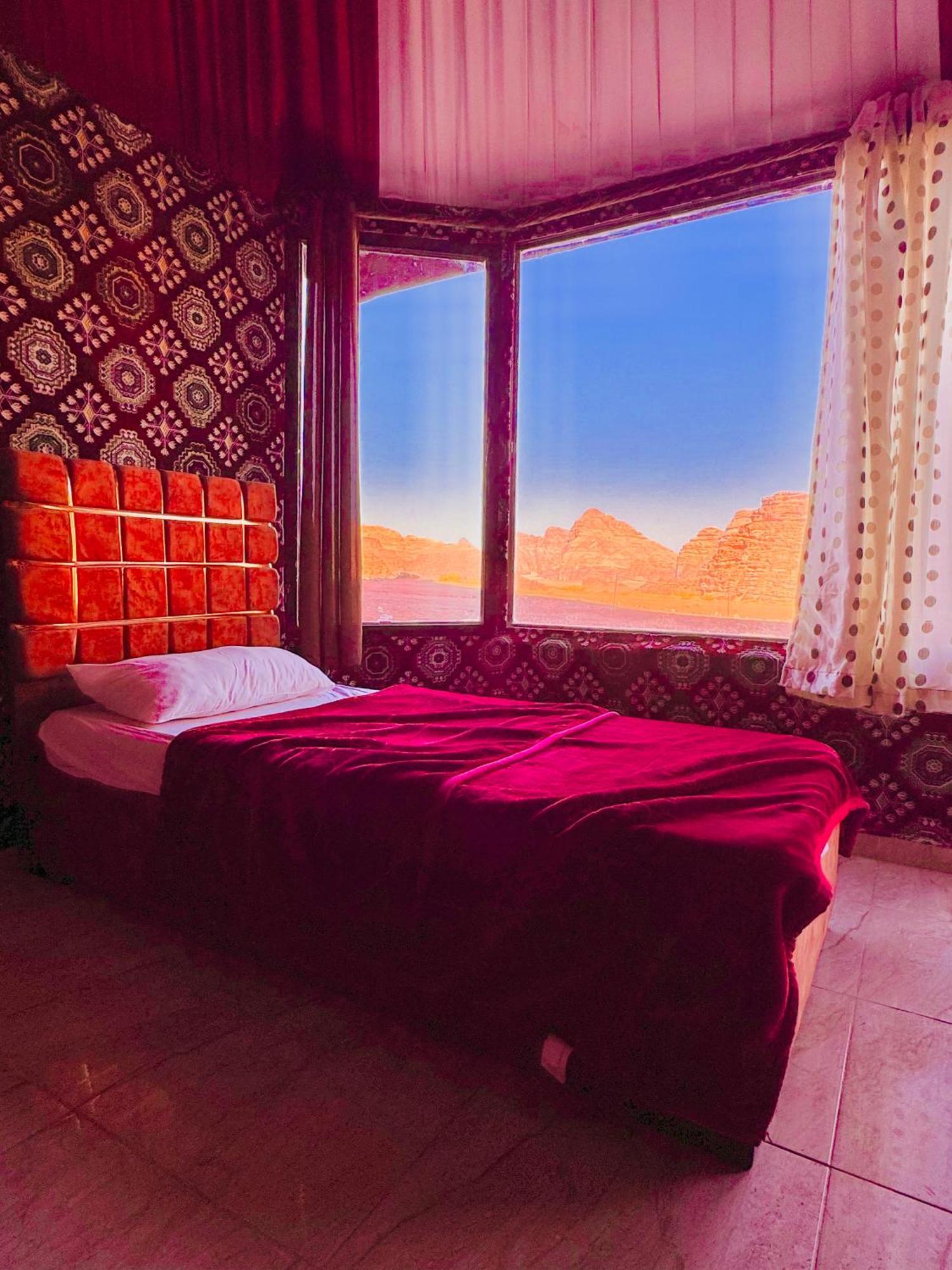 Wadi Rum Bubble Camp & Tour Exteriör bild