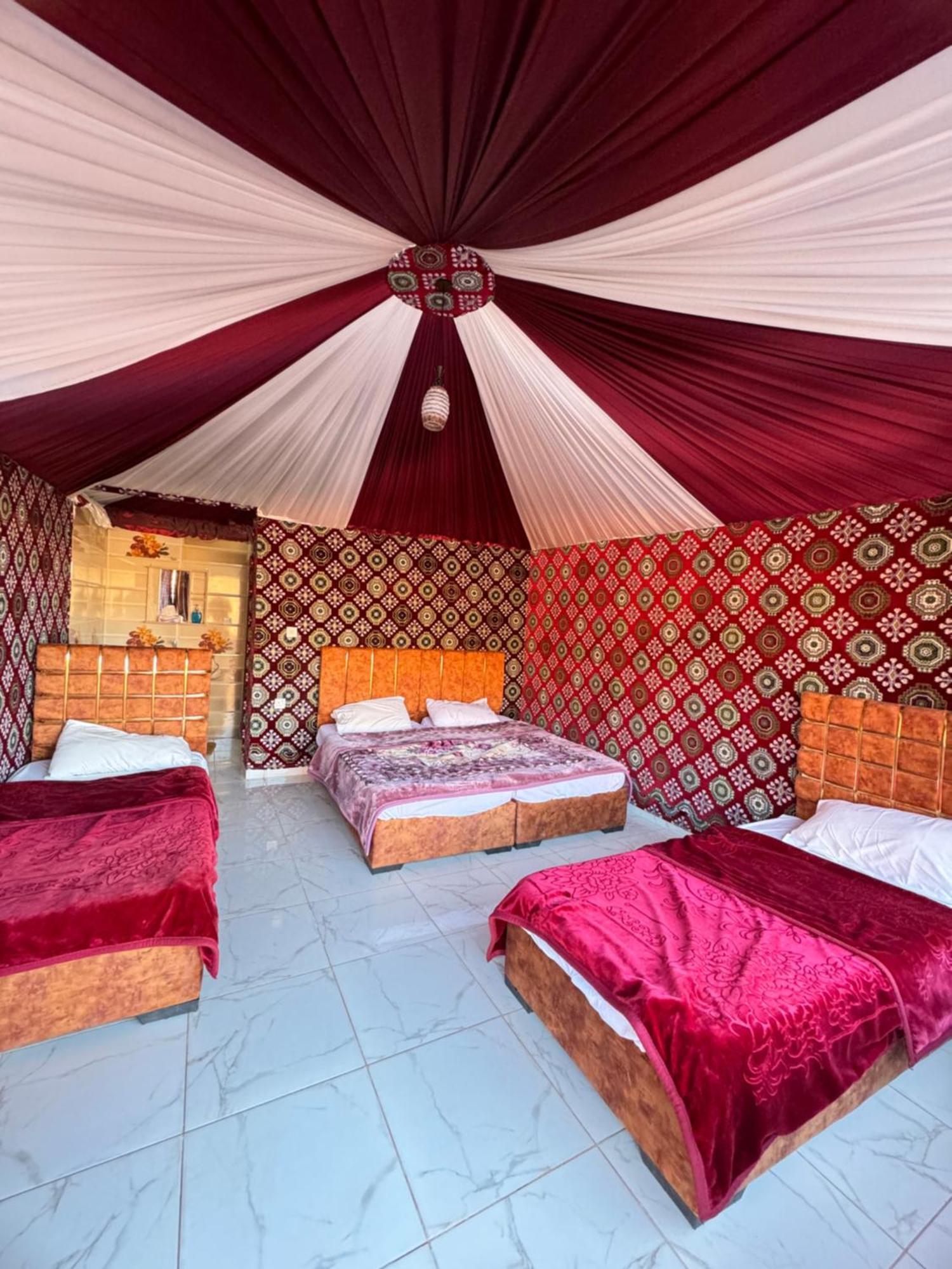 Wadi Rum Bubble Camp & Tour Exteriör bild