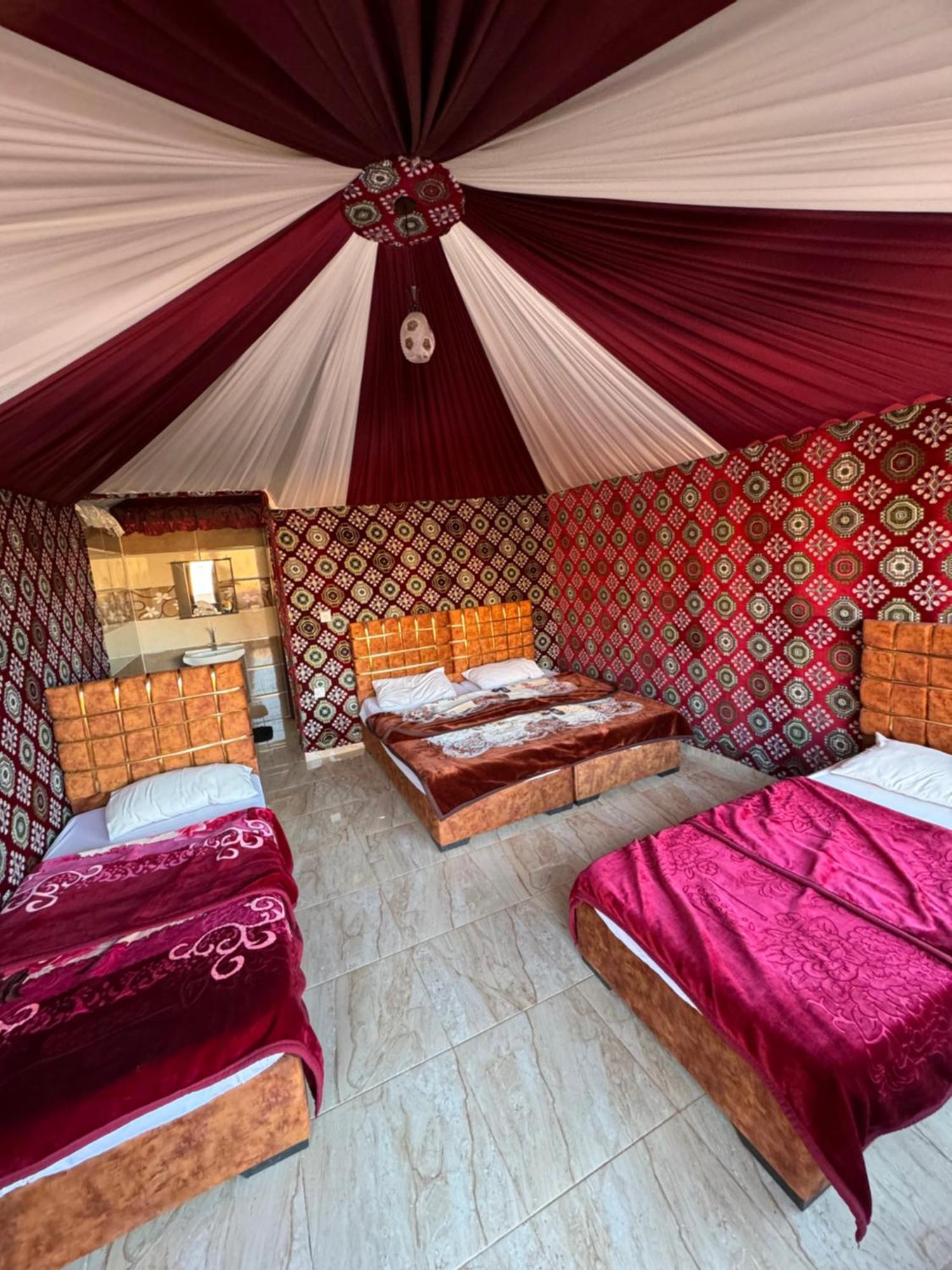 Wadi Rum Bubble Camp & Tour Exteriör bild