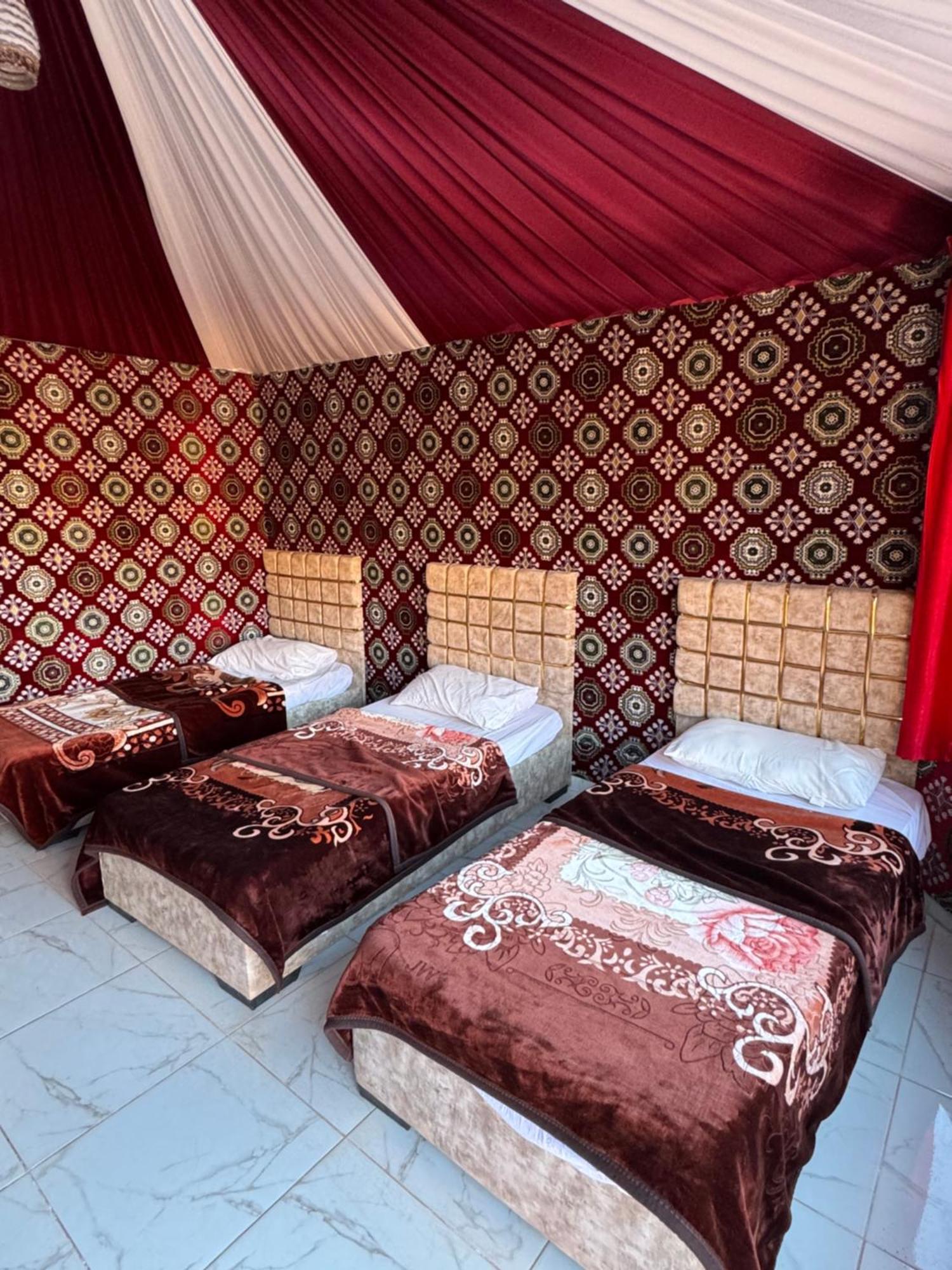 Wadi Rum Bubble Camp & Tour Exteriör bild