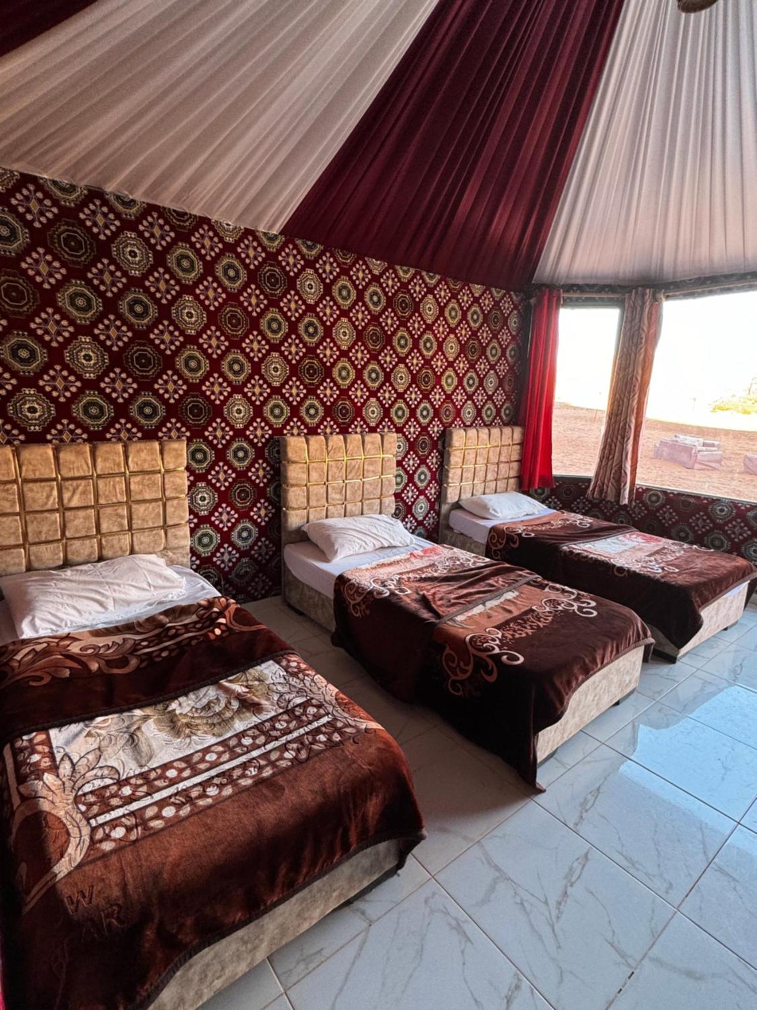 Wadi Rum Bubble Camp & Tour Exteriör bild