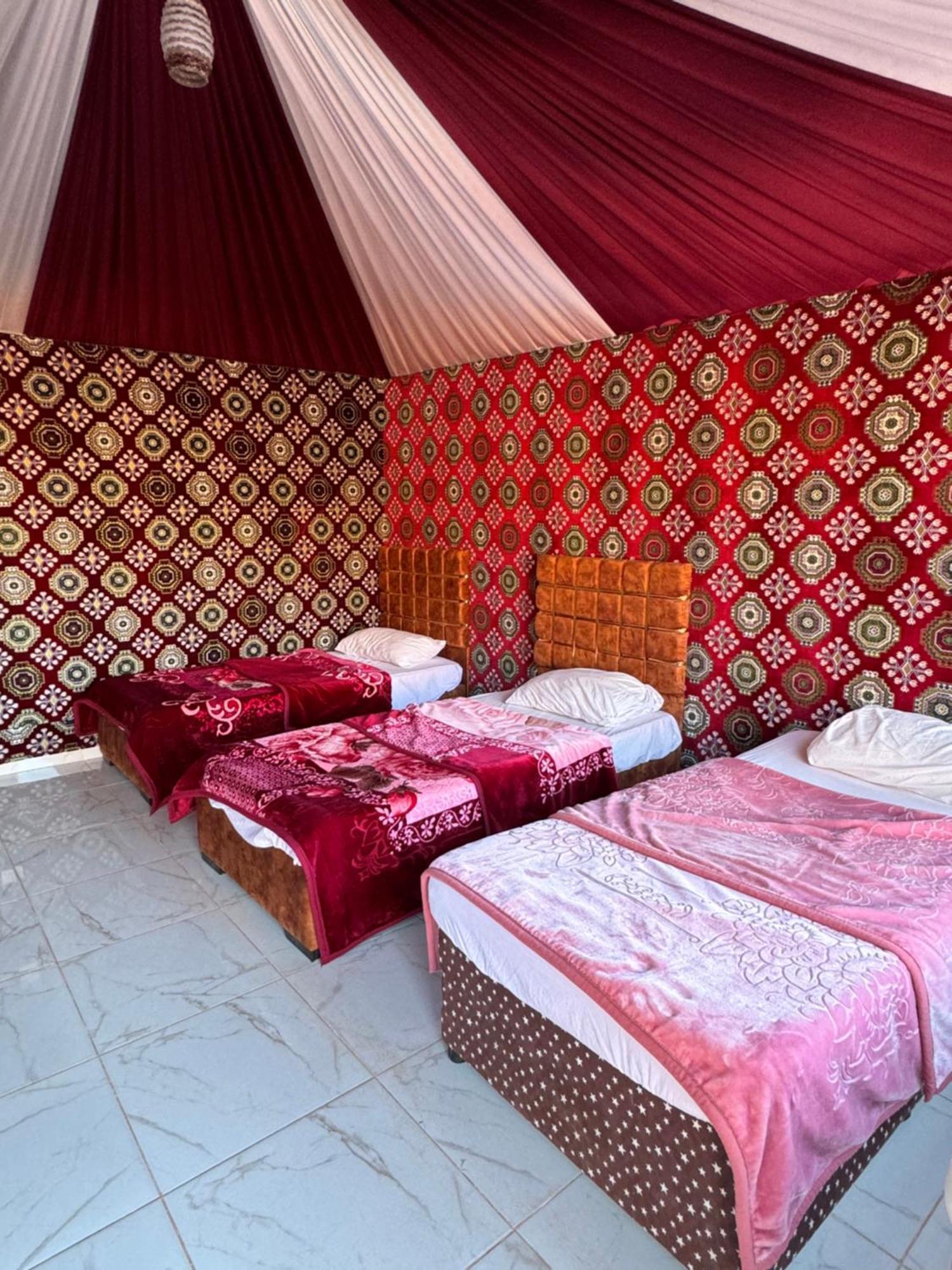 Wadi Rum Bubble Camp & Tour Exteriör bild