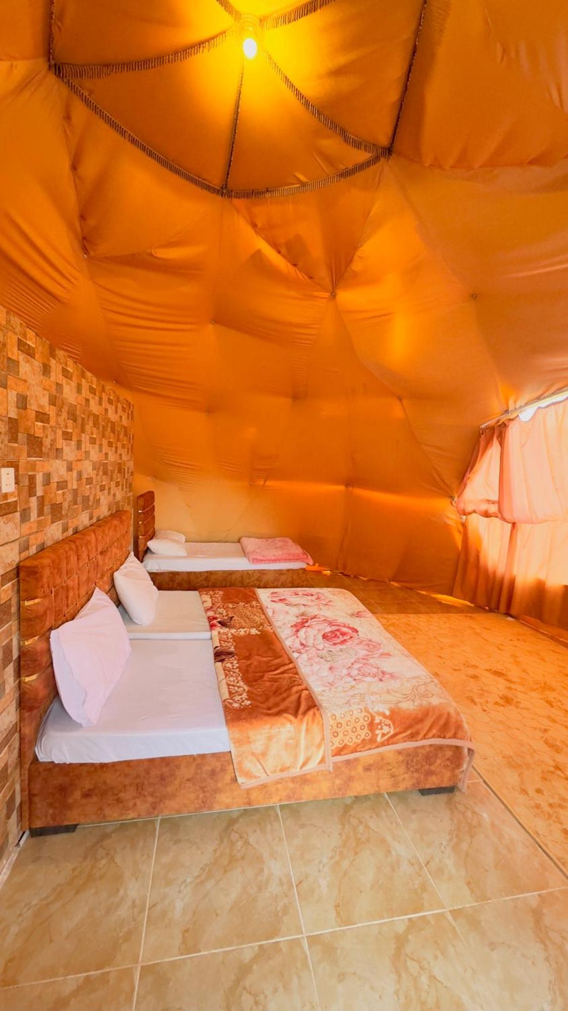 Wadi Rum Bubble Camp & Tour Exteriör bild