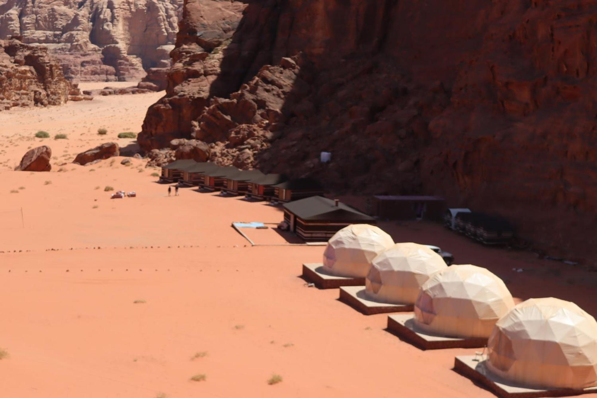 Wadi Rum Bubble Camp & Tour Exteriör bild